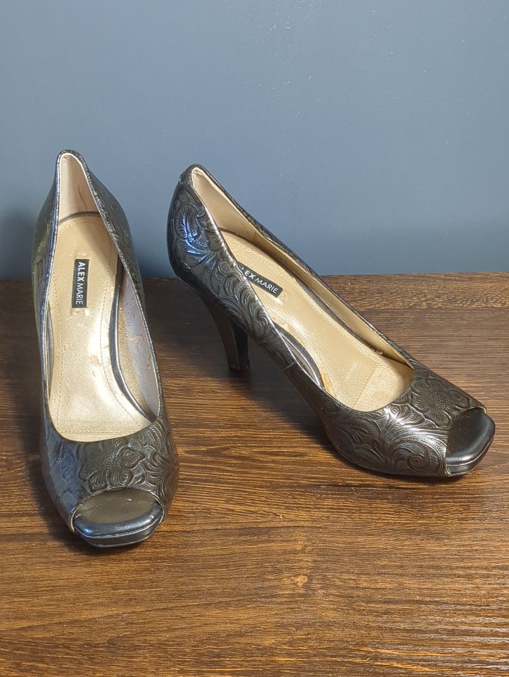 Alex Marie Metallic Bronze Embossed Floral Textured Leather Peep Toe Heels Sz 7